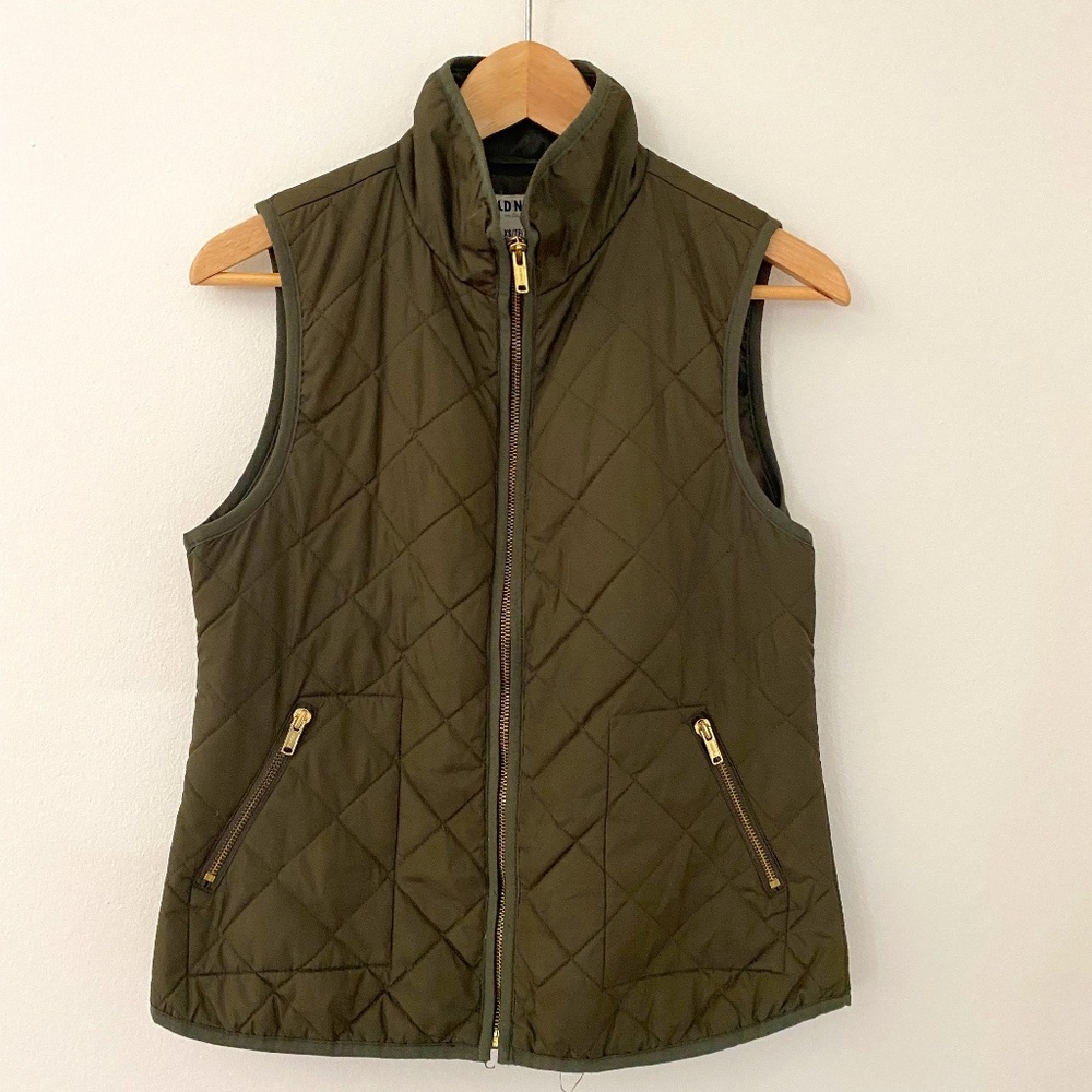 Old Navy Army Green Thin Puffer Vest, size XS